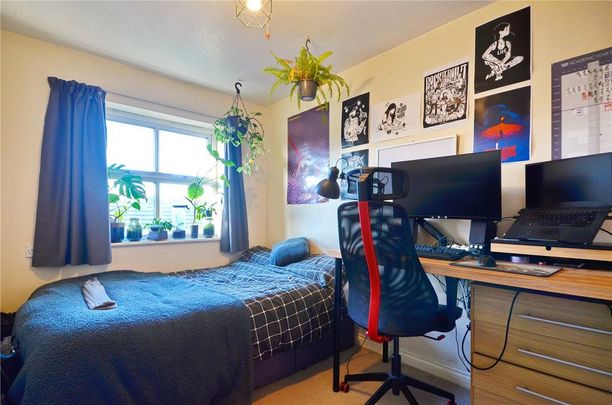 6 bedroom semi-detached house to rent - Photo 1