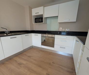 Greenslade House, Beeston, NG9 1GB - Photo 2