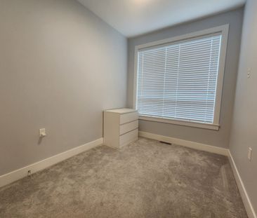 Stunning Three Bedroom Townhouse with Huge Roof Top Patio, Yard and... - Photo 3