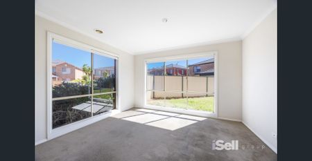 SPACIOUS FAMILY LIVING IN A PRIME SPRINGVALE LOCATION - Photo 3