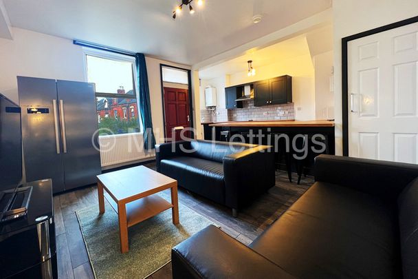 6 Bedroom Mid Terraced House for rent in Royal Park Grove - Photo 1