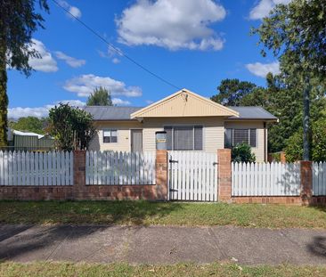 Conveniently Located 3 Bedroom Home - Photo 6