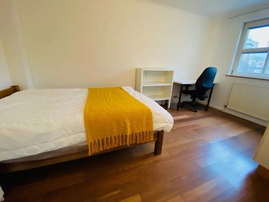 Room in a Shared Flat, Rope St, SE16 - Photo 1