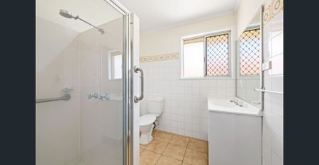 Stylish South Toowoomba Unit with Modern Comfort & Prime Location - Photo 5
