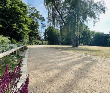 In top Lage: Dachgeschosswohnung mit EBK & sonniger Dachterrasse! - Foto 1