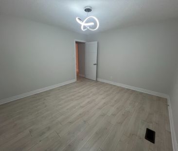 For Lease - 98 Thornton Avenue, Bradford West Gwillimbury, Ontario - Photo 4