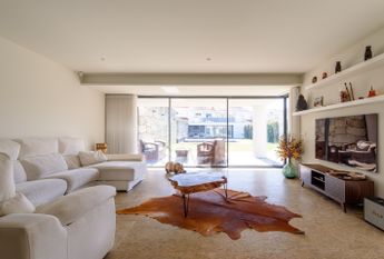 Moradia V5 em Senhora da Hora com jardim e piscina