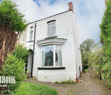 Oakwood Road East Room 1 - Photo 1