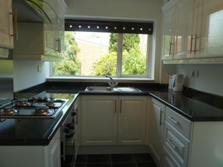 3 bedroom semi-detached house to rent - Photo 5