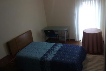Quarto individual a rapaz Estudante junto a Universidade
