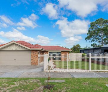 3 BEDROOM HOME IN CRANBOURNE WEST! - Photo 5