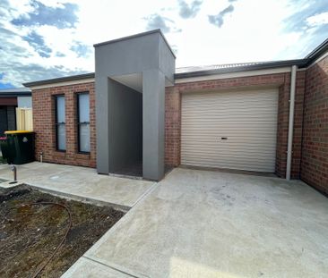 Lovely 3 Bedroom Home - Photo 1