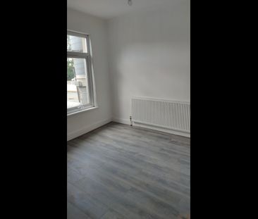 1 Bed Flat, Ley Street, IG1 - Photo 2