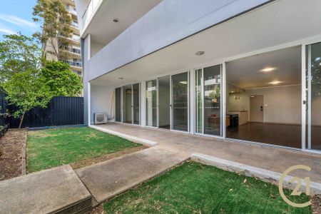 Ground Floor Apartment Complete with Courtyard - Photo 5