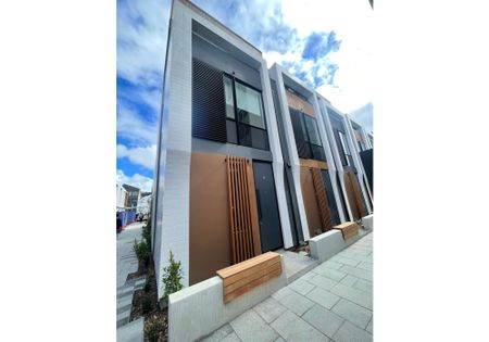 Three level townhouse in Wellingtons brand new Paddington complex - Photo 4