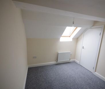 2 bedroom Flat To Let - Photo 4
