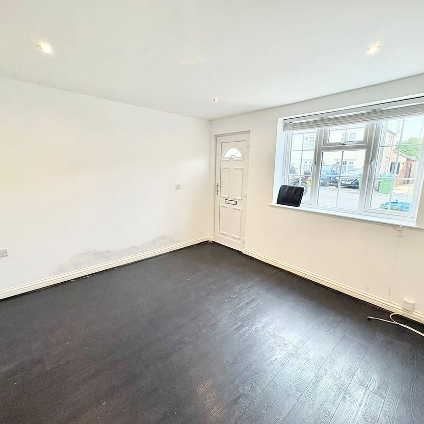 Commercial Street, Southampton - Photo 1