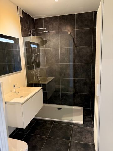 Gelijkvloers instapklaar 1 slaapkamer appartement met terras, autostaanplaats te Zuidzicht Hasselt. - Photo 4