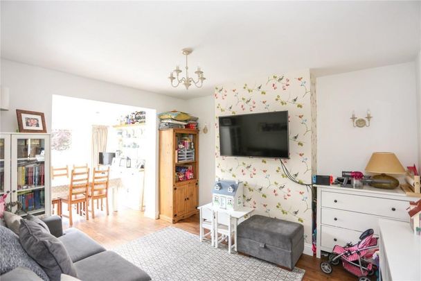 4 bedroom semi-detached house to rent - Photo 1