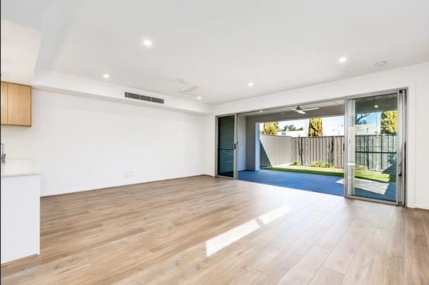 Stylish Three Bedroom 2 Storey Home in the Leafy Suburb St Morris - Photo 1