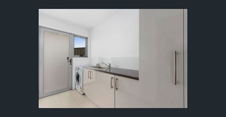 Family Home in Geilston Bay - Photo 2