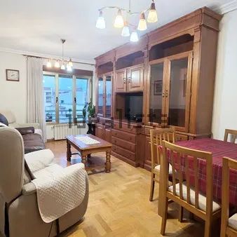 Alquiler de piso en Calle Balmes - Photo 1