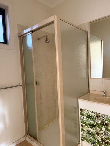 GOLF ROAD’S HIDDEN GEM: 4 BEDROOMS HOME - Photo 4