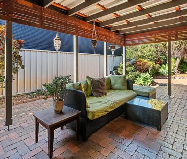 UNIT 2/16 Anacla Close, Pelican, NSW 2281 - Photo 2