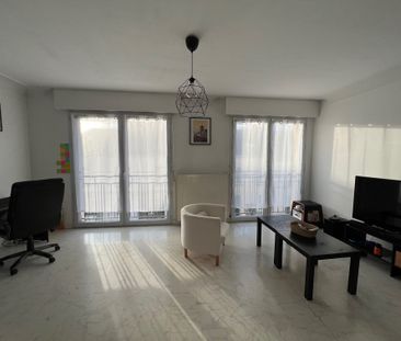 Location Appartement 1 pièce 45m² LA ROCHE SUR YON 85000 - Photo 1