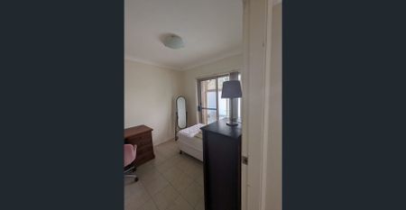 Furnished 2 bedroom unit with courtyard - Photo 2