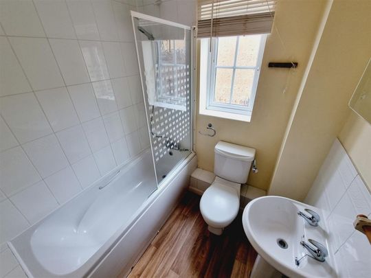 2 Bedroom House to Rent in Larkin Gardens, Higham Ferrers, Northants, NN10 - Photo 1