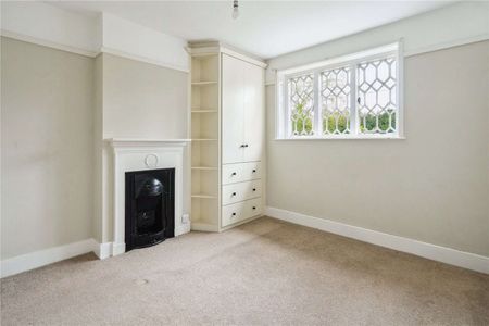 Characterful ground floor flat with generous rear garden - Photo 2