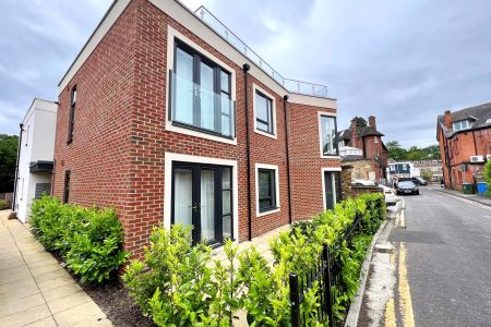 South Road, Weybridge, Surrey, KT13 - Photo 4