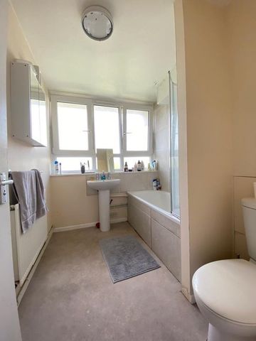 Room in a Shared Flat, Badric Court, SW11 - Photo 5