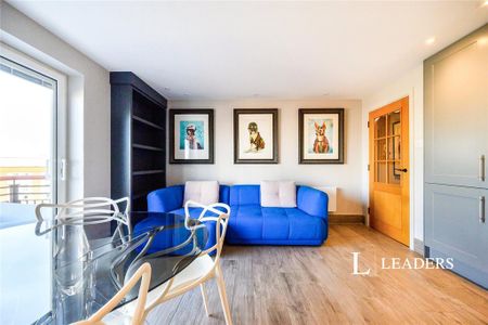 2 bedroom flat to rent - Photo 2