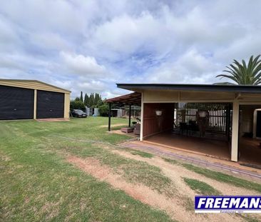 Fabulous Family Home with 9×7.5m shed extra high for mobile home & ... - Photo 3
