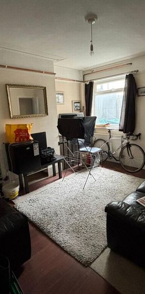 1 bedroom in a house share to rent - Photo 1