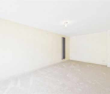 Coltsfoot Close, Burghfield Common, Reading, Berkshire, RG7 - Photo 4