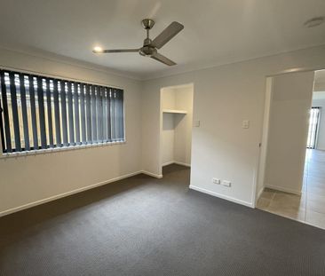 Modern 4-Bedroom Home in Park Ridge! - Photo 4