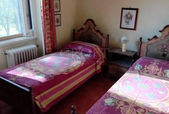 Ardeatina-Divino Amore: Quiet, charming rustic villa, big and well-curated garden, 3 beds, 1 study, 3 baths, living room, kitchen, with terraces , AC and parking space. Ref 2322