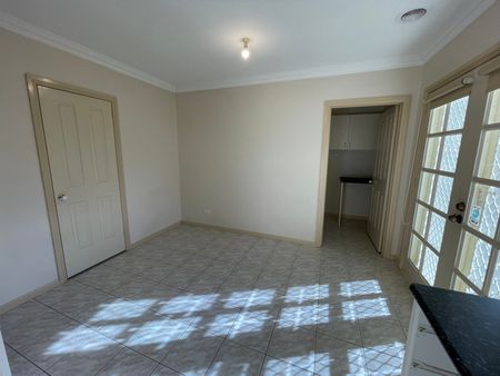 1/10 Banksia Grove, Tullamarine VIC 3043 - Photo 2