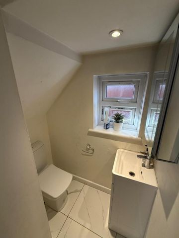 4 bedroom semi-detached house to rent - Photo 3