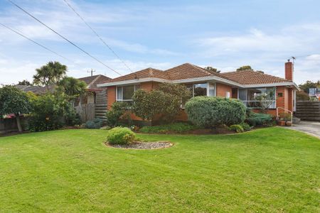 37 Winmalee Drive, - Photo 3