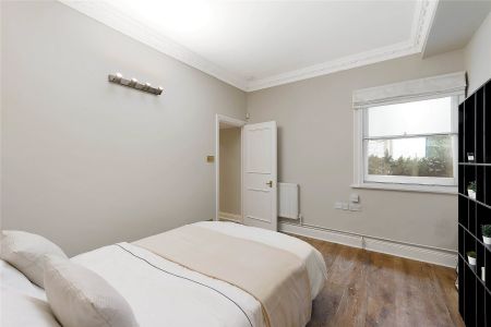 Sloane Gardens, Chelsea, SW1W ground floor flat to rent - Photo 5