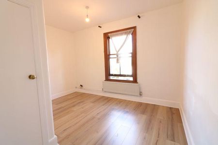 4 bedroom semi-detached house to rent - Photo 5