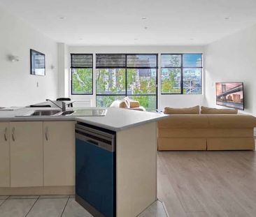 City Centre - 2 Bedroom, 1 bathroom - plus carpark - Photo 3