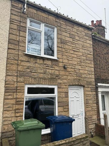 2 bedroom terraced house to rent - Photo 2