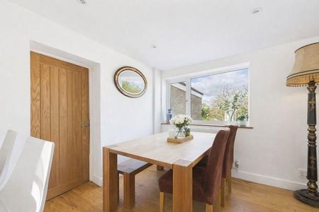 4 bedroom bungalow to rent - Photo 2