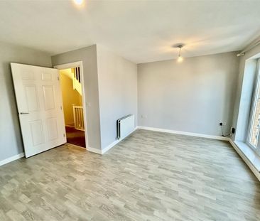 4 BED Town house To rent - Photo 2