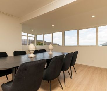 Stunning Family House At West Harbour - Photo 3